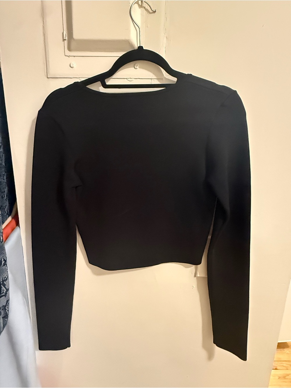 Forever 21 Black Long-Sleeve Scoop Neck Cropped Top - Picture 2 of 3